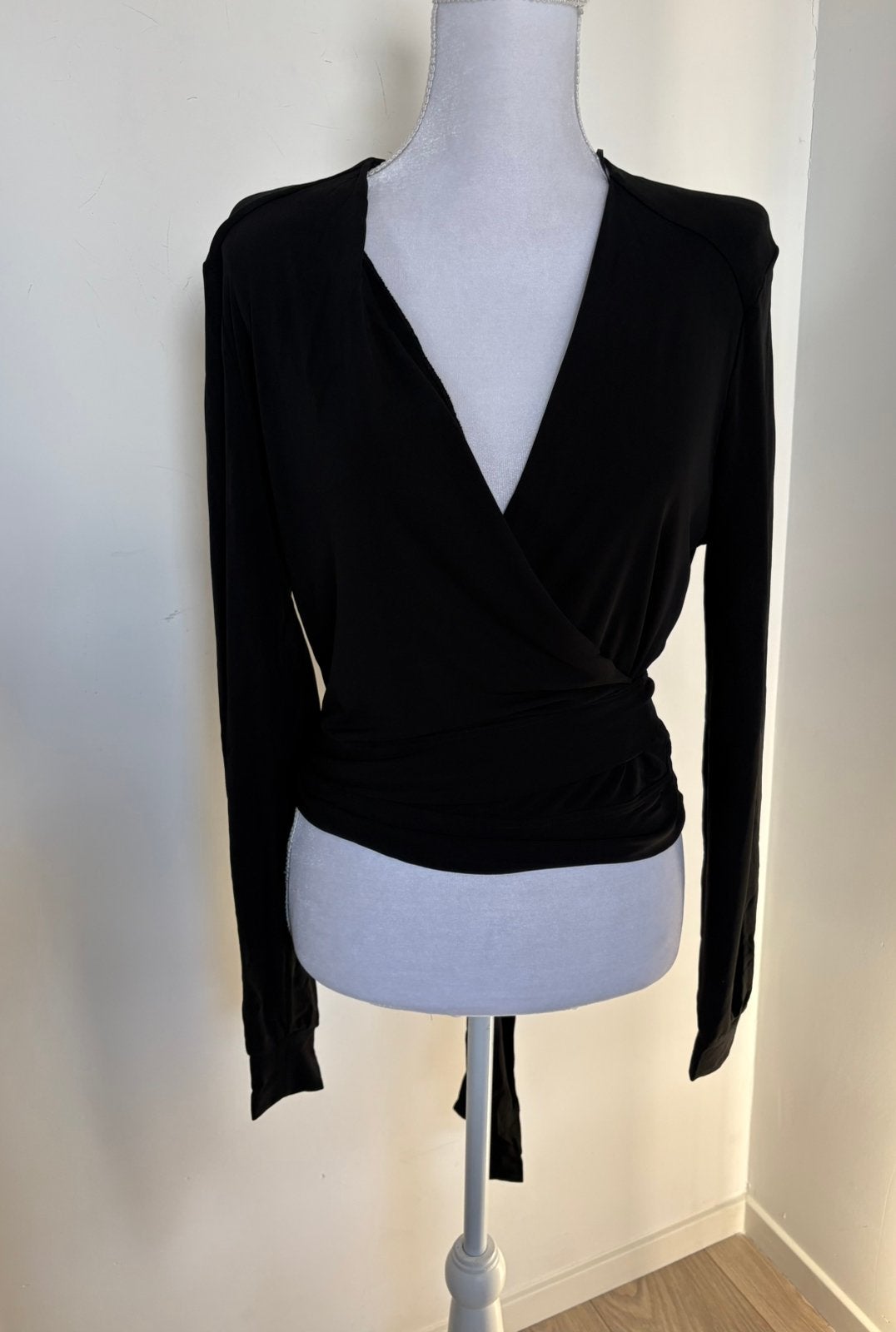 Zwarte Vanilia overslagtop - maat 40, Kleding | Dames, Ophalen of Verzenden, Zo goed als nieuw, Maat 38/40 (M), Zwart