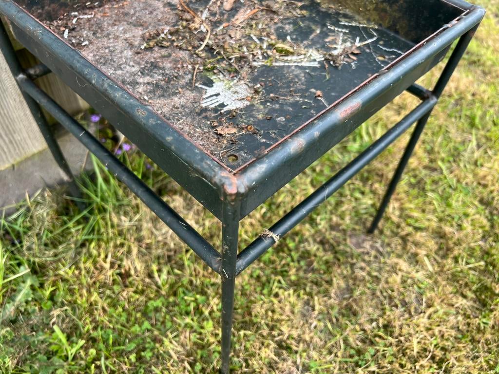 OUD METALEN STOELTJE TER DECORATIE, Ophalen