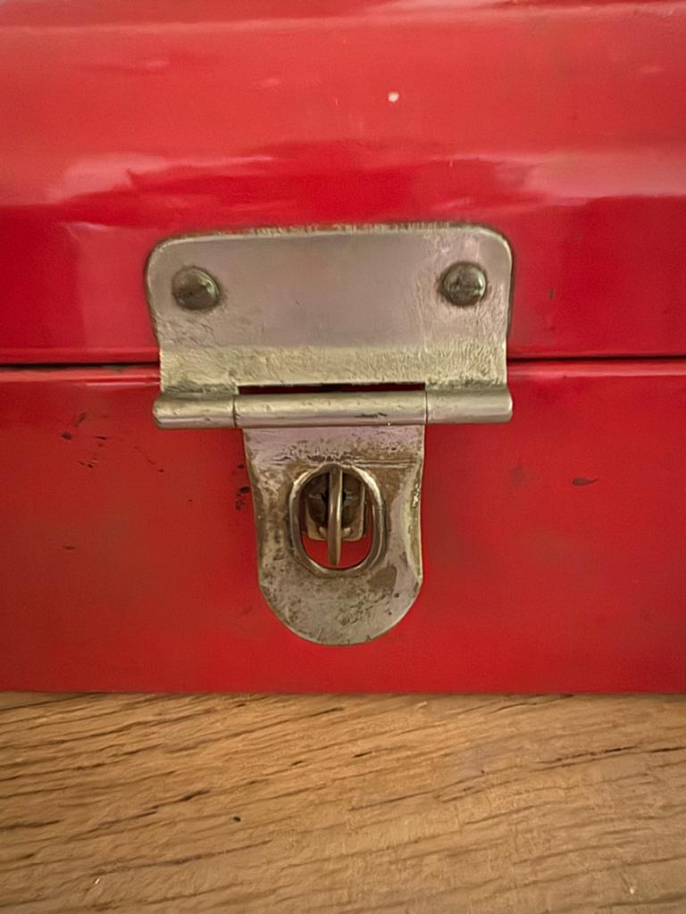 Vintage rode broodtrommel, Antiek en Kunst, Antiek | Emaille, Ophalen