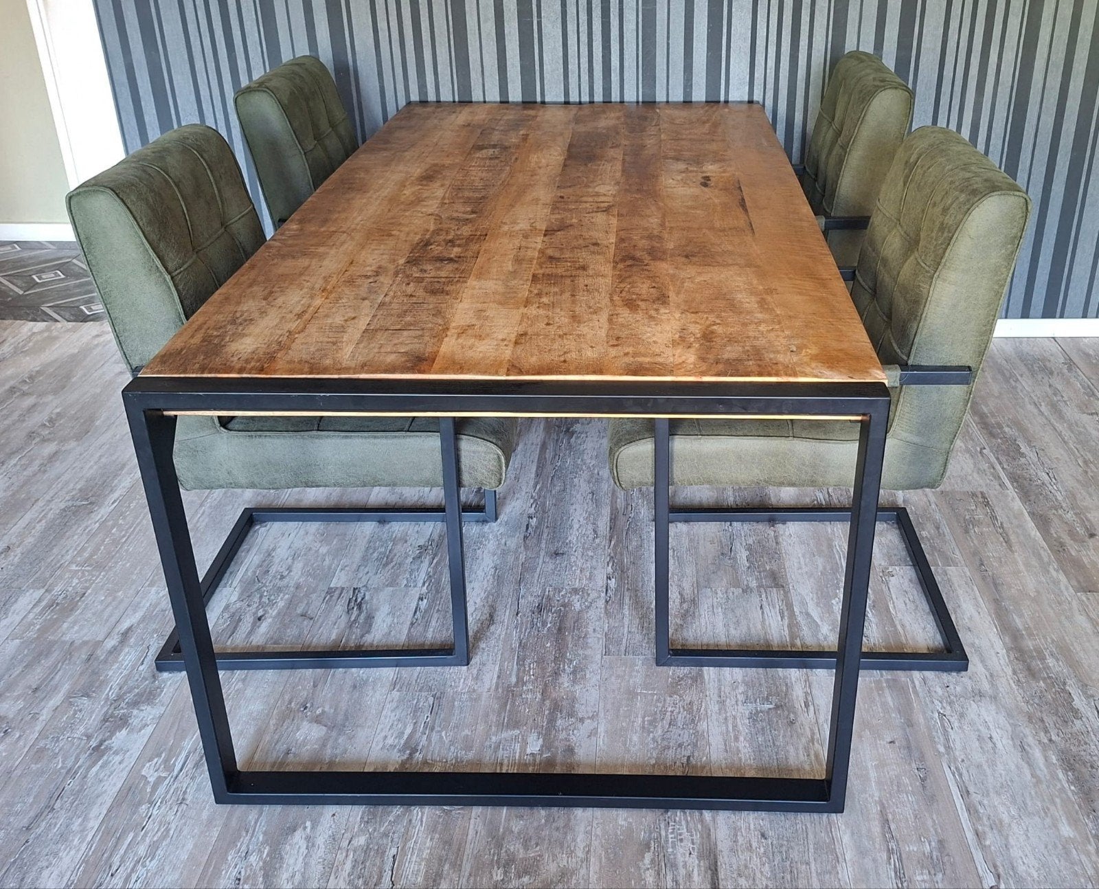Complete Eethoek: Mangohout Tafel Dominique + 4 stoelen 2 jr, Huis en Inrichting, Tafels | Eettafels, Ophalen, 100 tot 150 cm