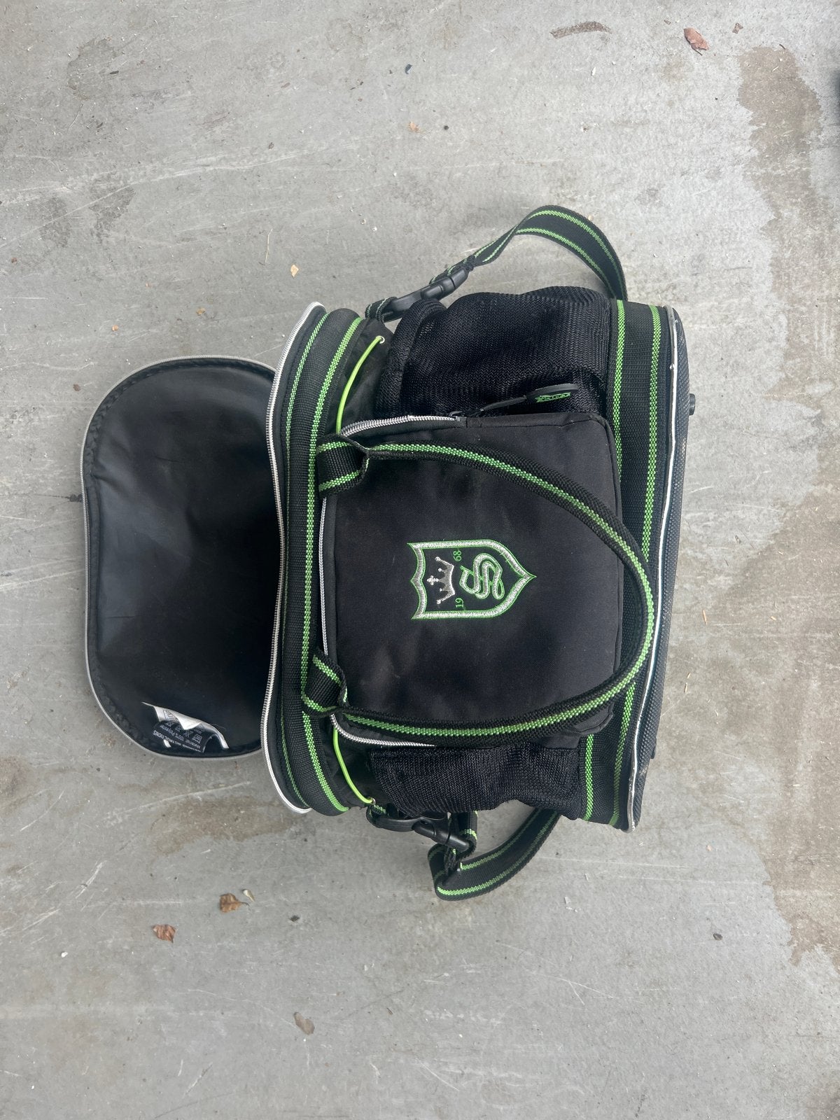 Shires equestrian grooming bag met toebehoren, Dieren en Toebehoren, Ophalen, Dressuur