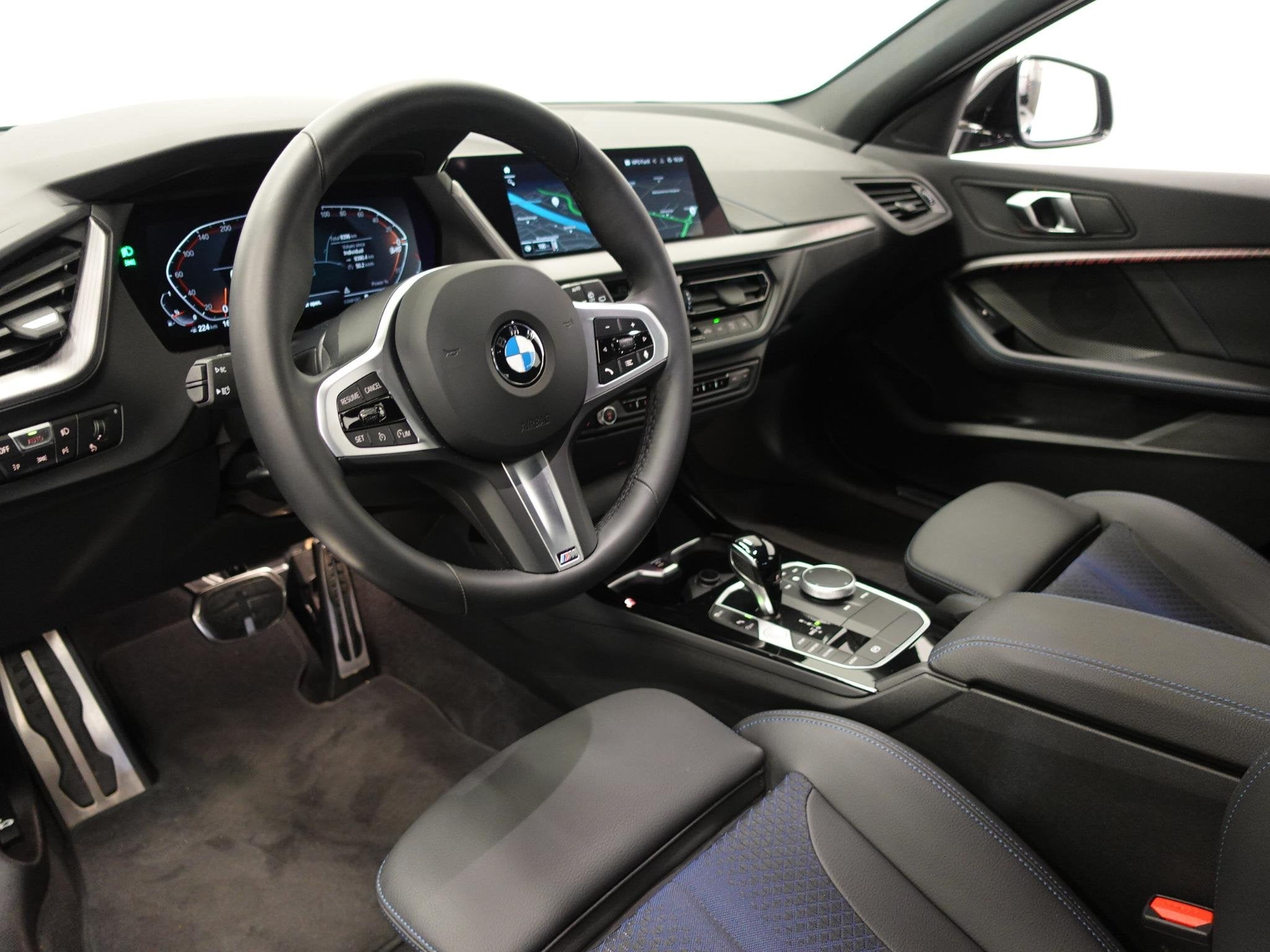 BMW 1-serie 118i M-Sport Automaat Digitale Cockpit Climate c, Auto's, 136 pk, Gebruikt, 1295 kg, Leder en Stof
