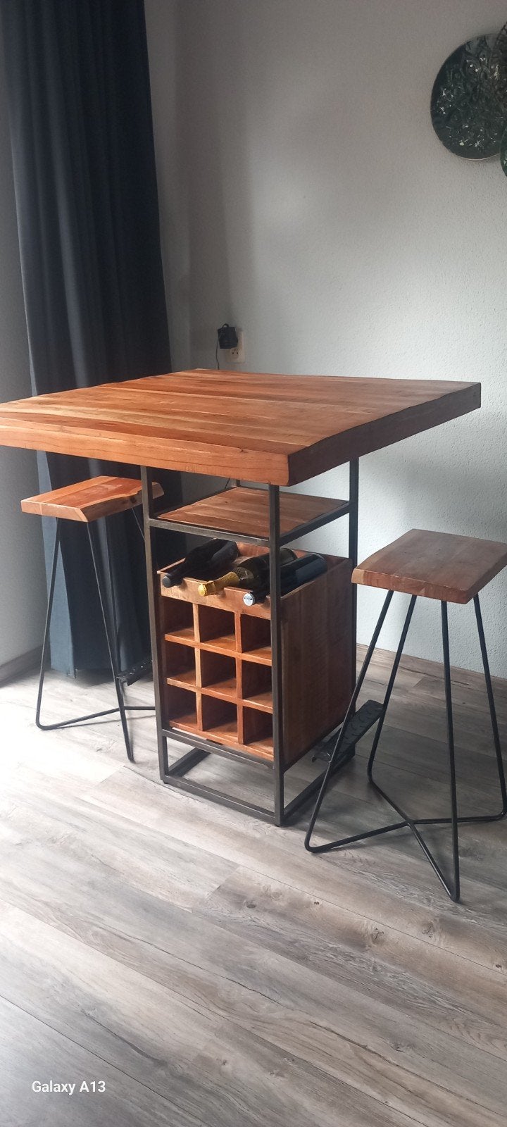Bartafel met wijnrek en 2 barkrukken, Ophalen, Zo goed als nieuw