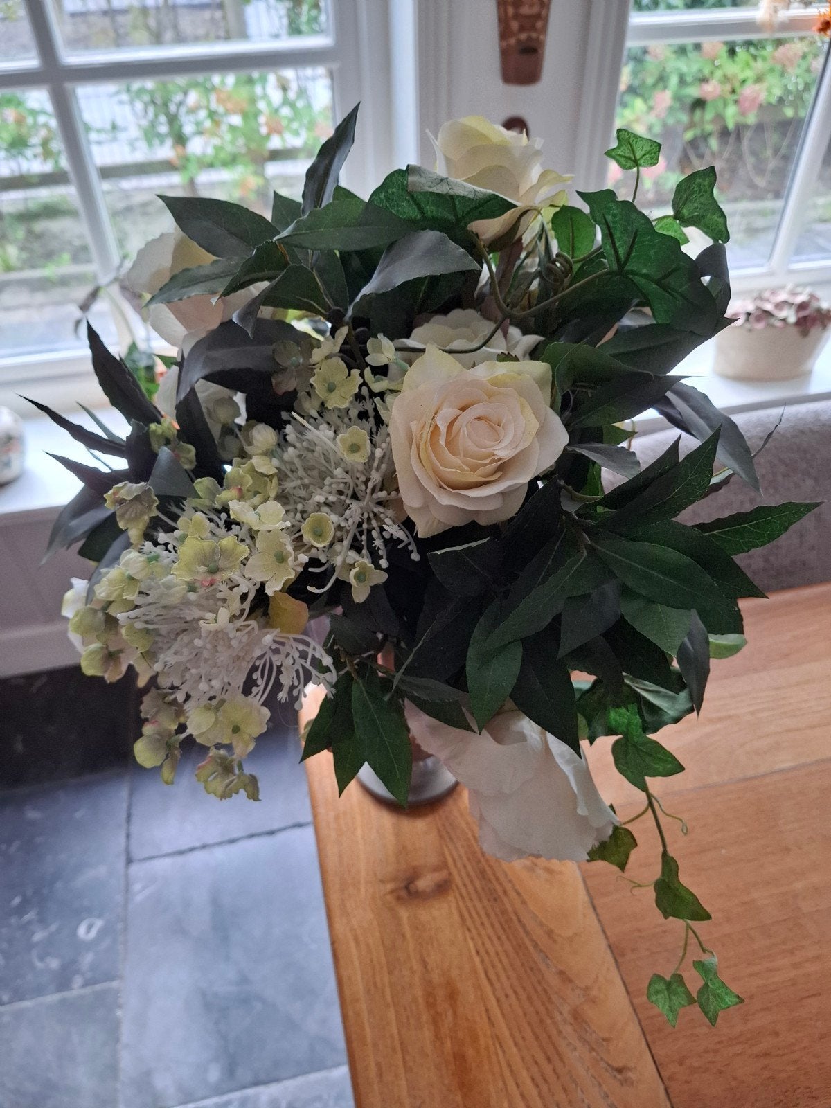 zijden bloemen met vaas, Huis en Inrichting, Ophalen