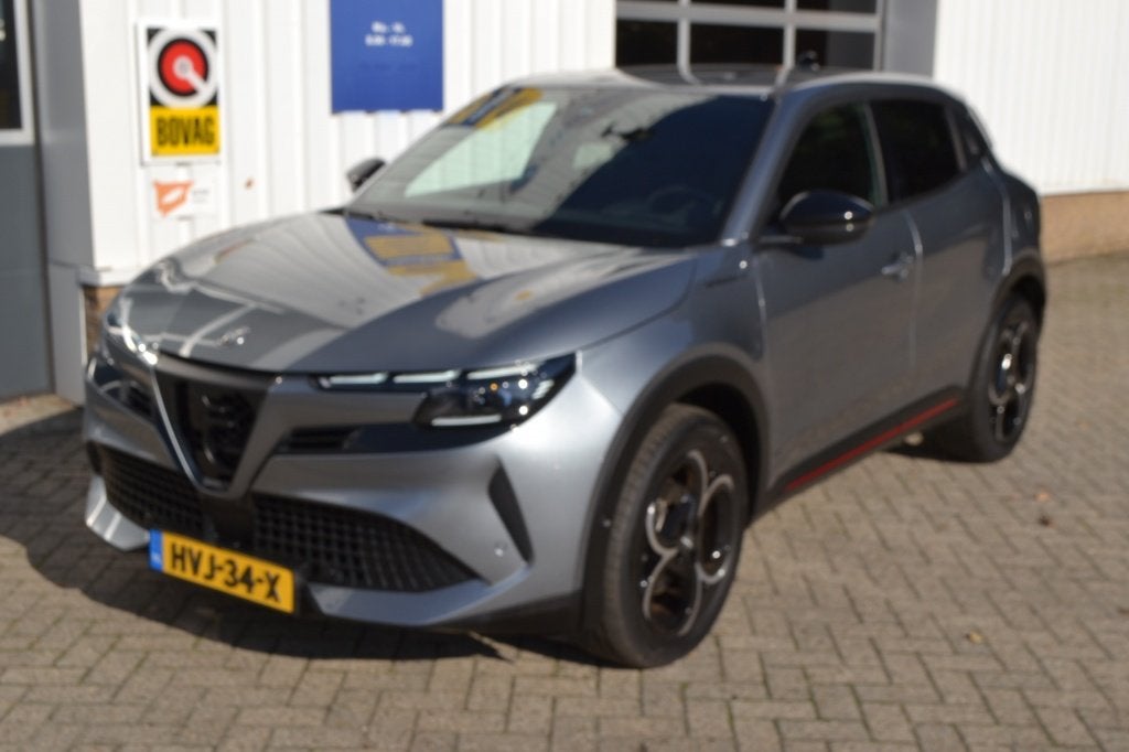 Alfa romeo Junior 1.2 T Hyb Ibrid Spec, Auto's, 12 maanden, 1199 cc, Adaptive Cruise Control, 620 kg