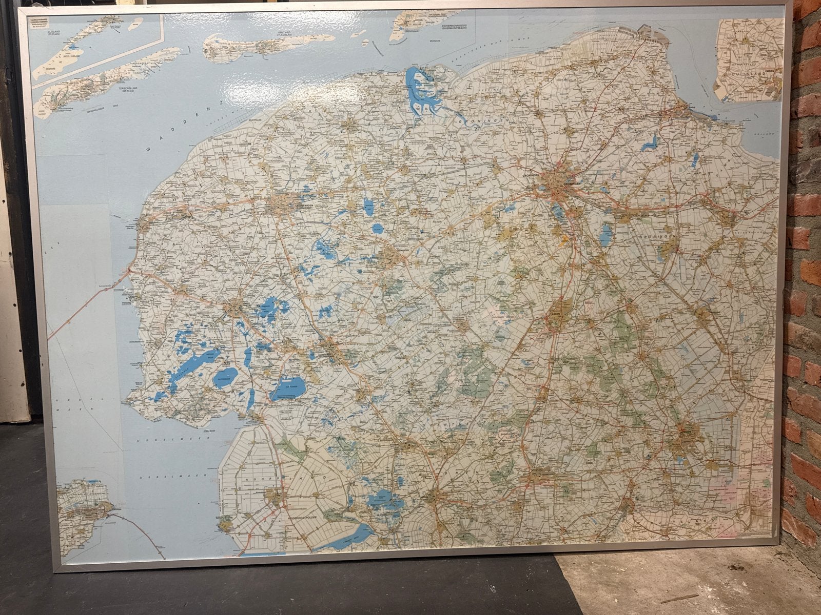 Grote ingelijste landkaart van Noord-Nederland 140x105, Landkaart, 1800 tot 2000, Nederland, Ophalen