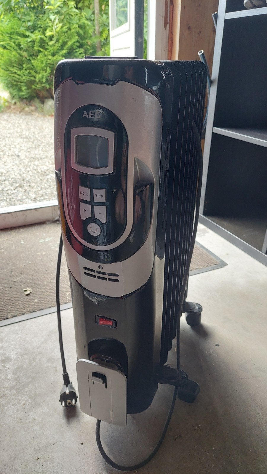 AEG Oliegevulde Radiator - Elektrische Kachel, Ophalen, Minder dan 60 cm, Kachel, 30 tot 80 cm