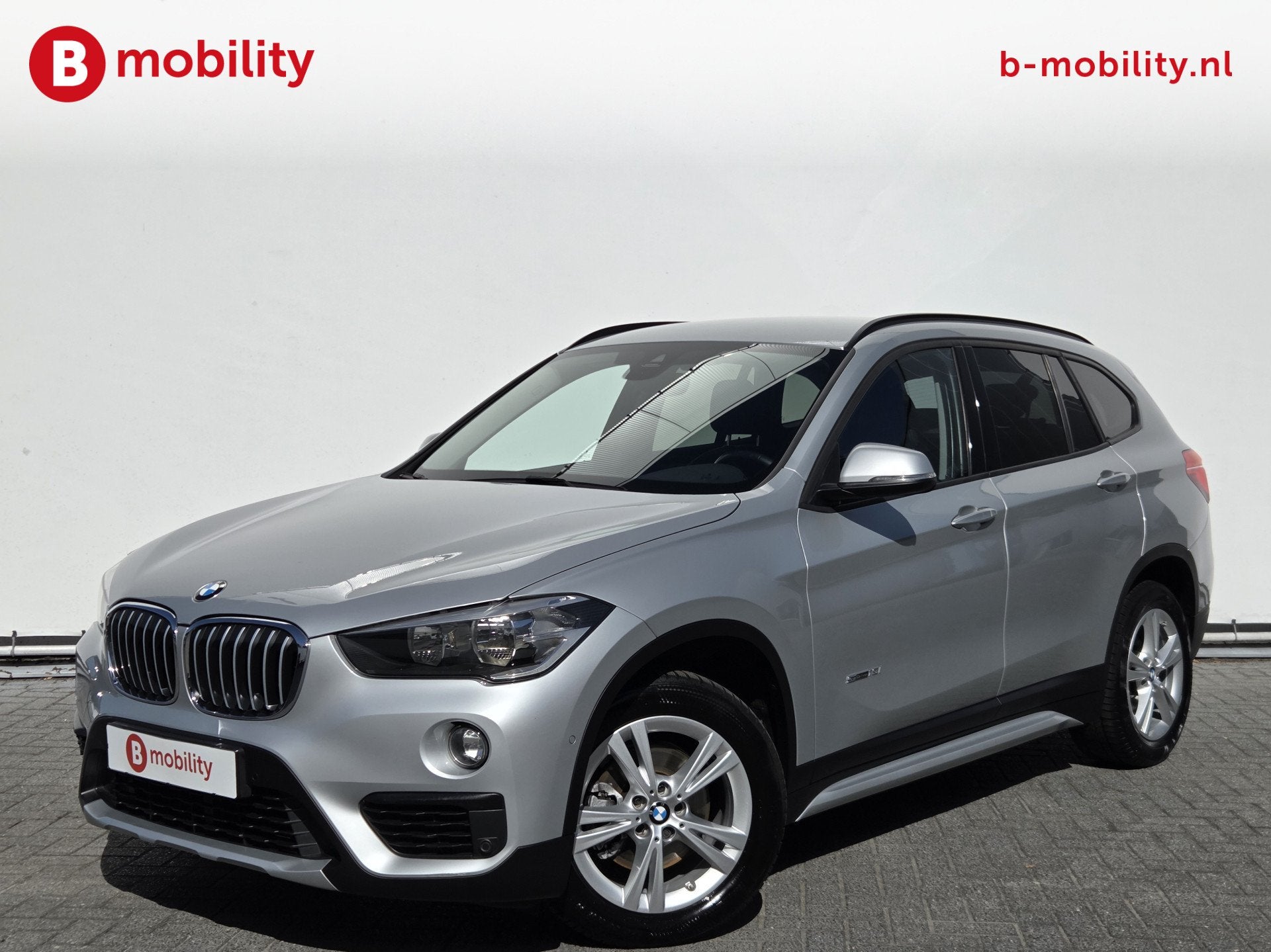 BMW X1 sDrive18i Executive X Line Automaat Trekhaak 1700kg |, Auto's, 136 pk, Leder, 19 km/l, 3 cilinders