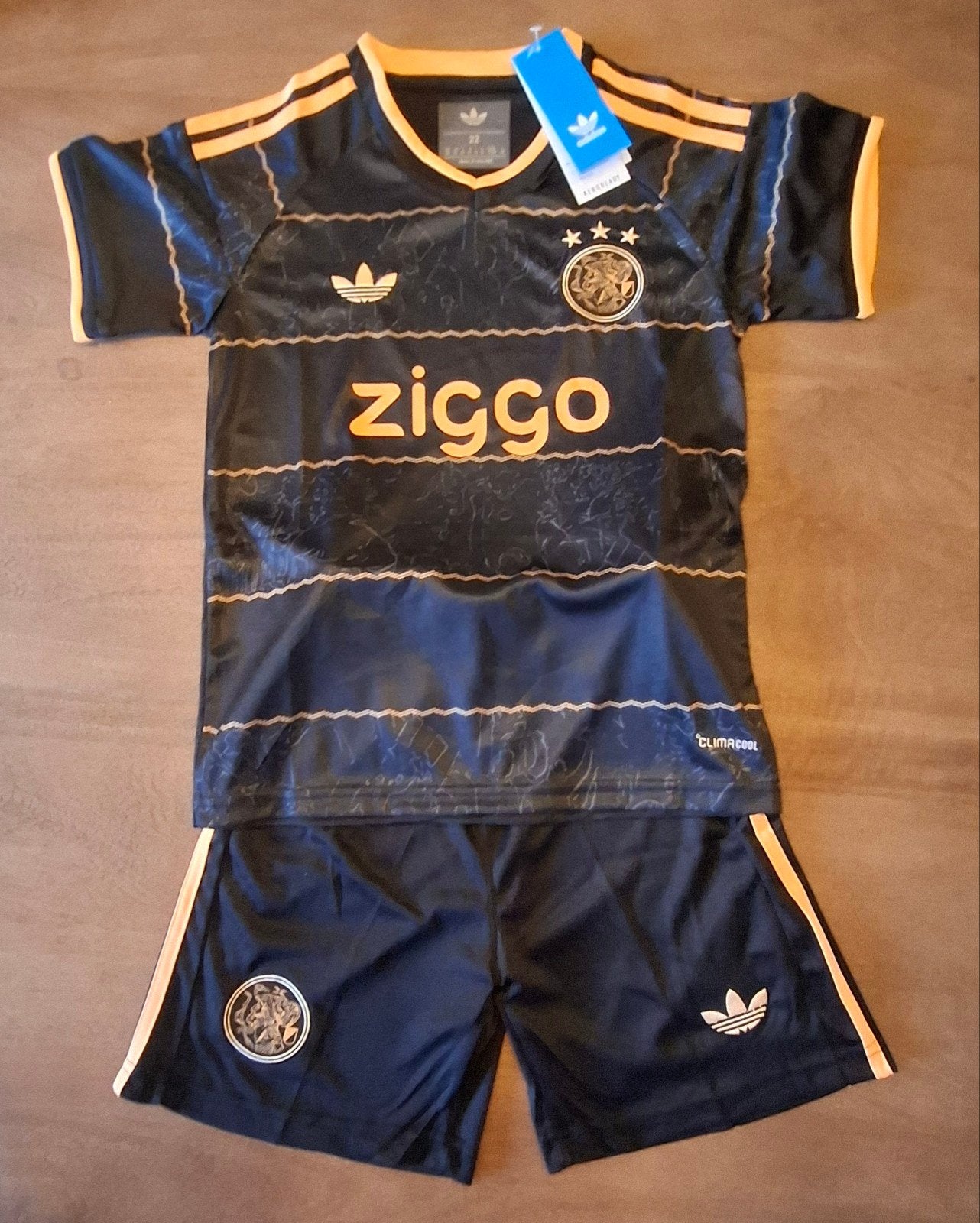 Nieuw Ajax uittenue 2026/2027 - kindermaat 98, Maat XS of kleiner, Ophalen of Verzenden, Nieuw, Set