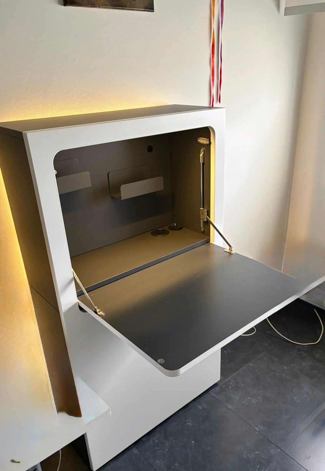 Design secretaire/ bureau, Huis en Inrichting, Bureaus, Ophalen, Overige typen, 27 cm, 120 cm