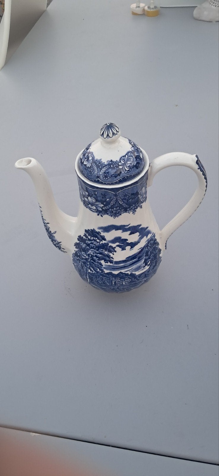 Old Castle Barratts Staffordshire theepot blauw wit, Ophalen