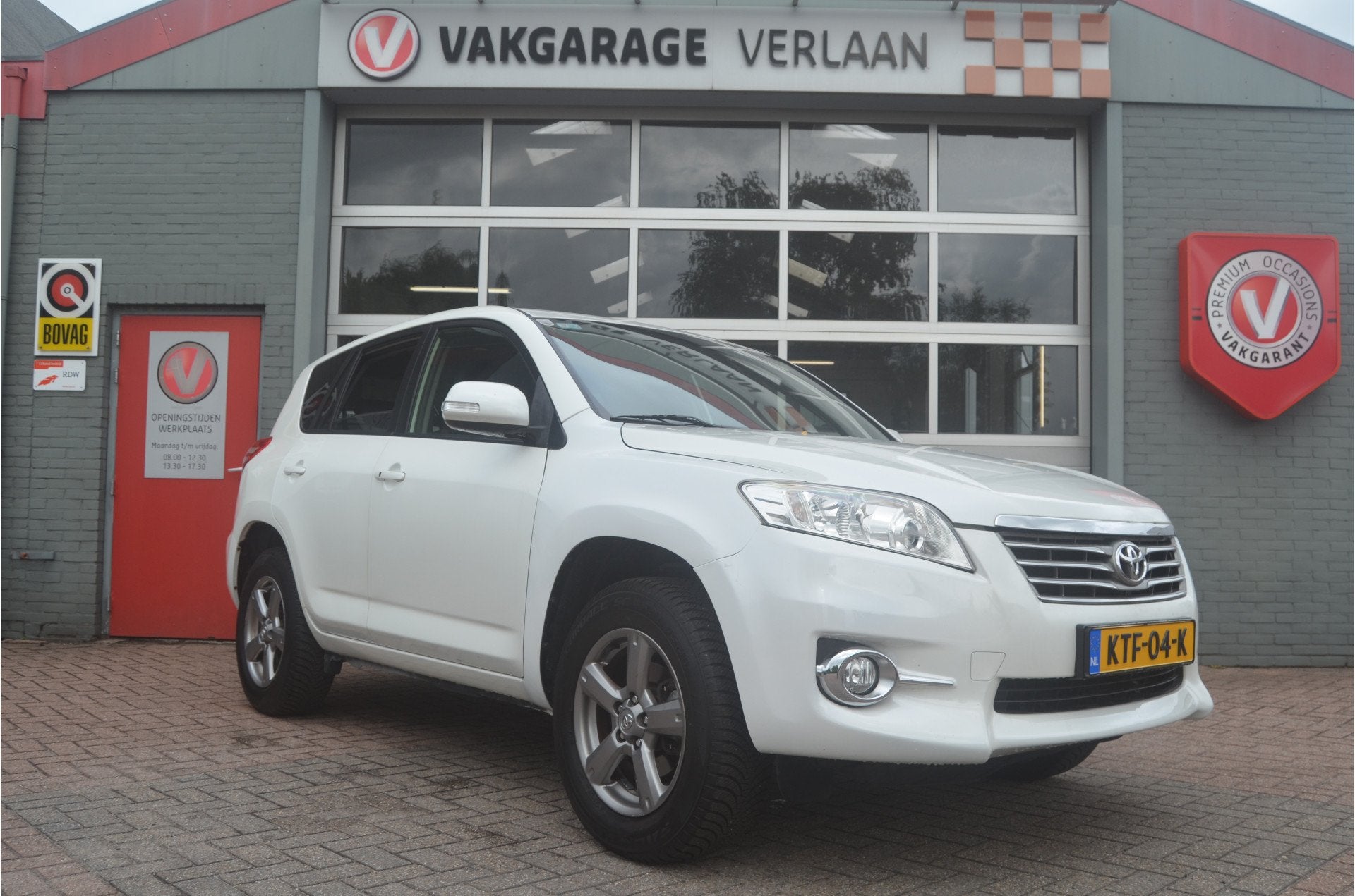 Toyota RAV4 2.0 VVTi Executive Business 12 mnd. gar., Gebruikt, 4 cilinders, 1505 kg, Wit