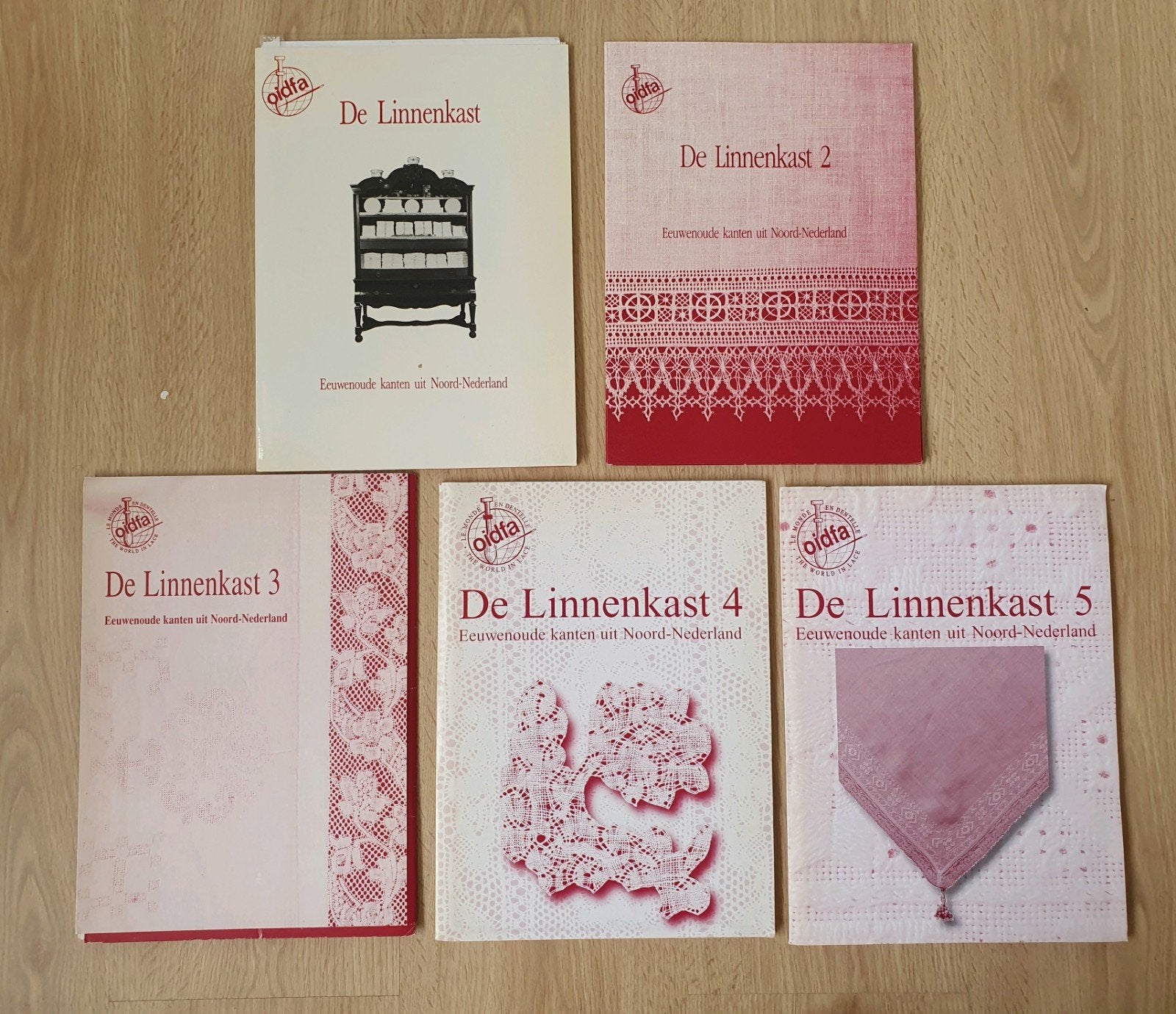 De linnenkast - Eeuwenoude kanten uit Noord-Nederland, Ophalen of Verzenden, Zo goed als nieuw