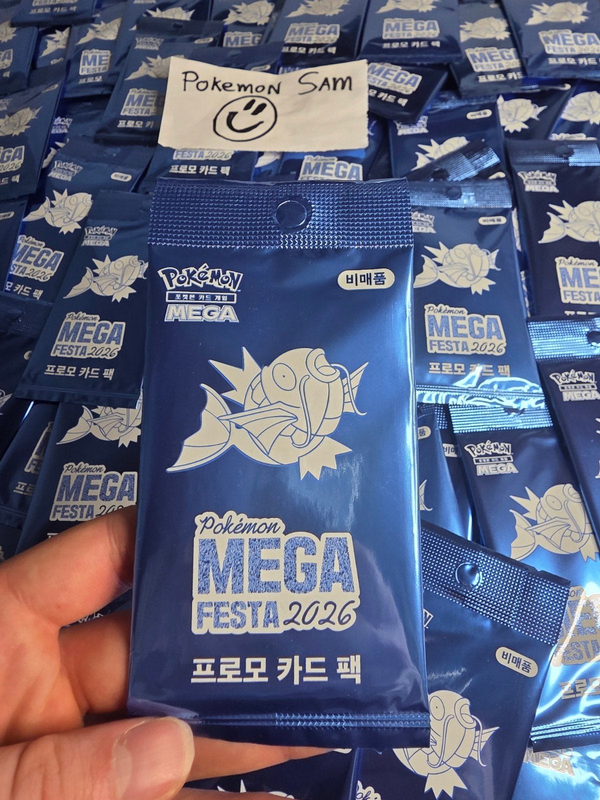 Pokémon Magikarp Mega Festa Promo - Unieke Exclusieve Art!, Ophalen of Verzenden, Nieuw, Boosterbox, Foil