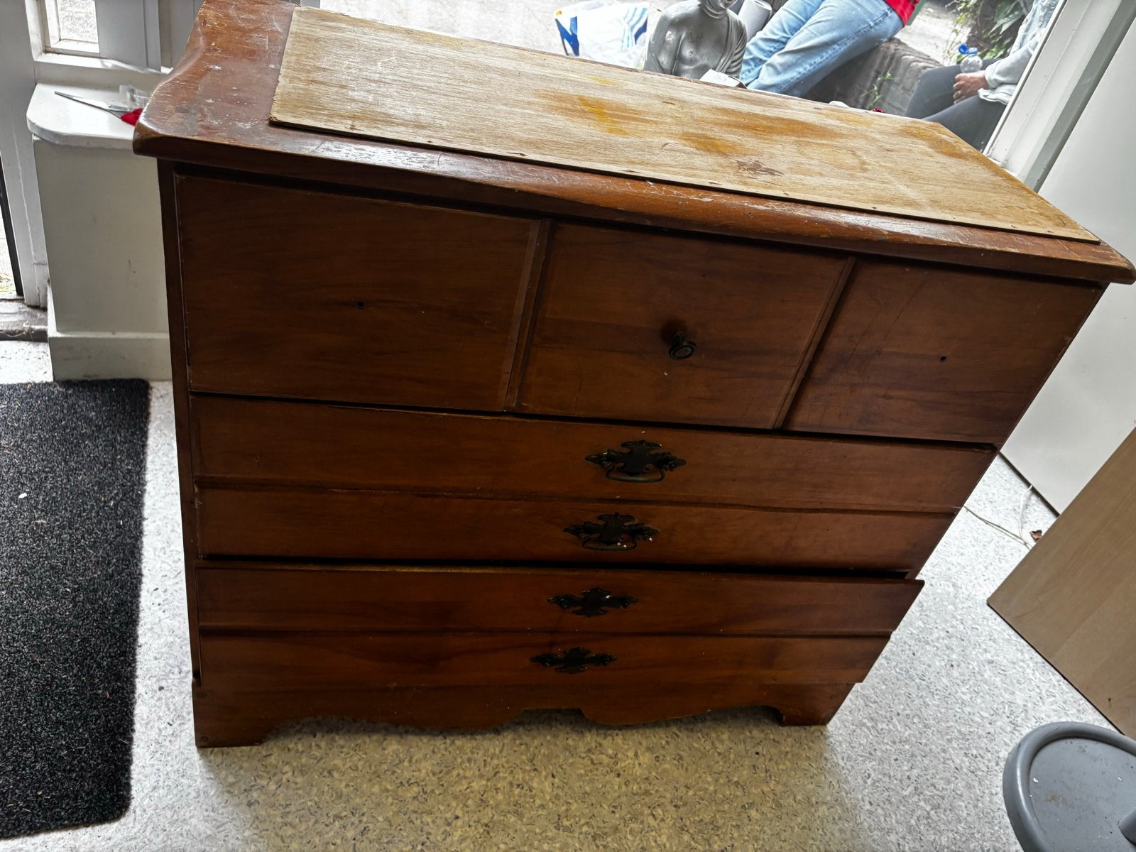 Houten dressoir - Opknapper met potentie in Nijmegen, Huis en Inrichting, Kasten | Dressoirs, Ophalen, Gebruikt, 100 tot 150 cm