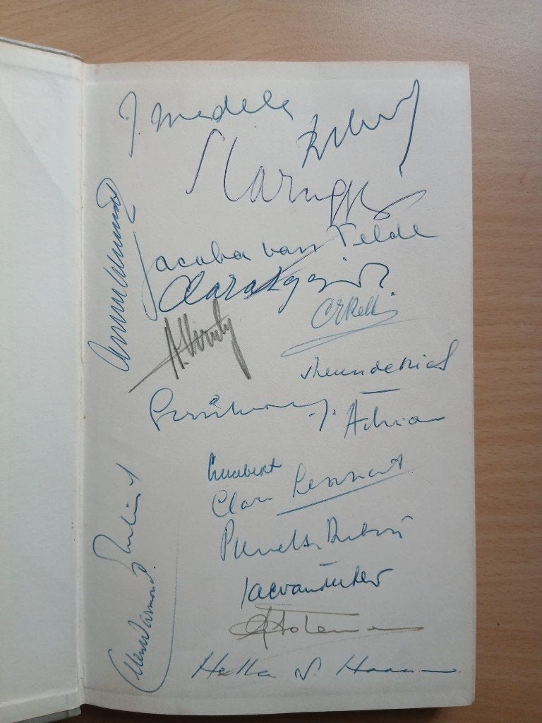 Schutblad handtekeningen 19 bekende Nederlandse schrijvers, Verzenden, Gelezen