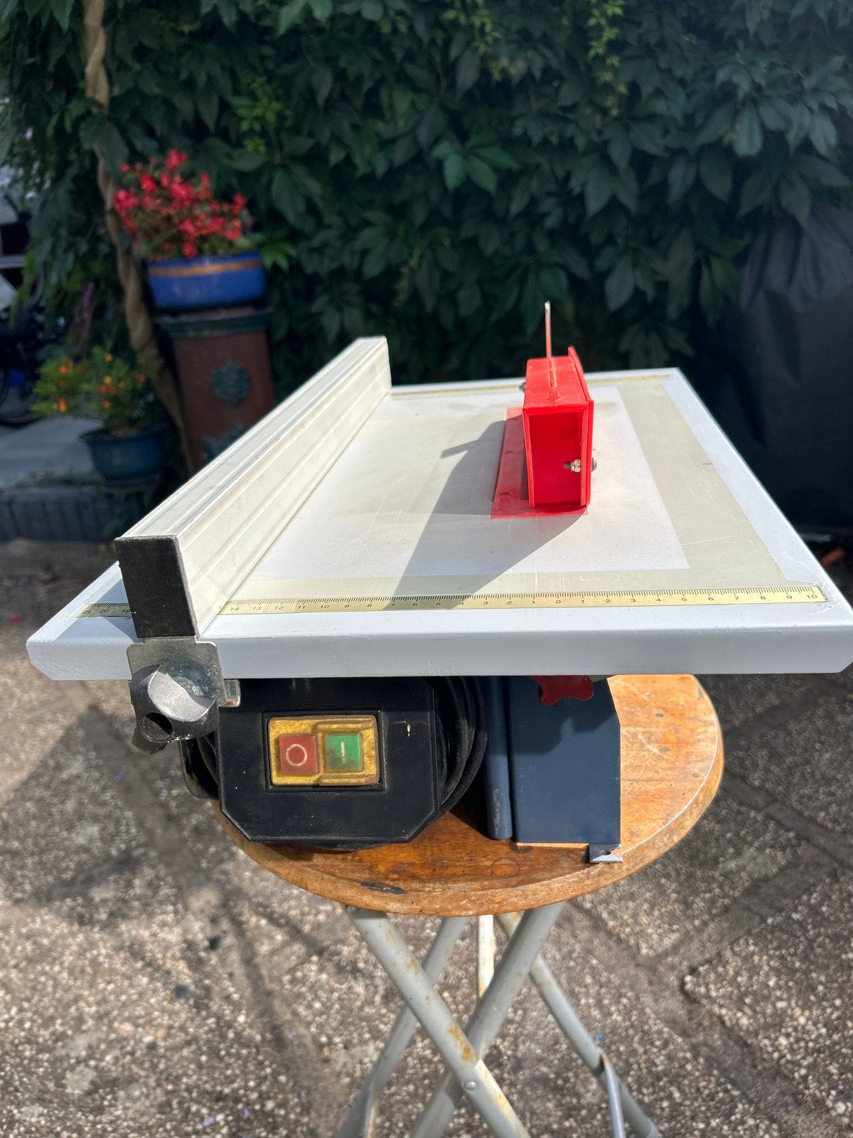 Agojama Cirkelzaag 600W - Zaagdiepte 43mm, Gebruikt, Cirkelzaag, 600 tot 1200 watt, Ophalen of Verzenden