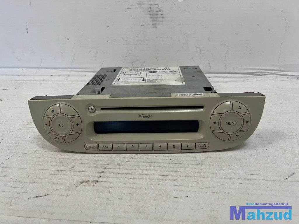 FIAT 500 WIT RADIO cd speler 2007+, Auto-onderdelen, Gebruikt, Stellantis Europe S.p.A., Ophalen of Verzenden, Info@stellantis.com