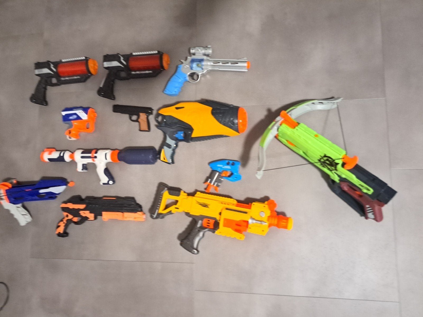Grote collectie Nerf blasters en accessoires, Ophalen of Verzenden, Gebruikt, Jongen of Meisje