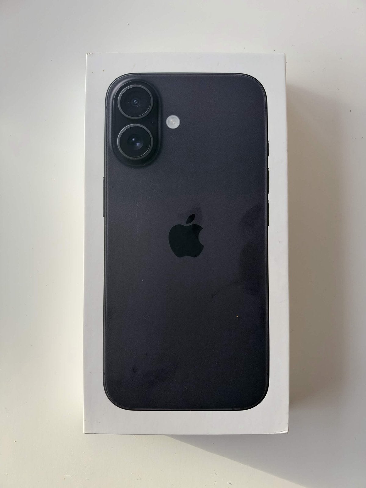 Iphone 16 128 GB + free case + full box
