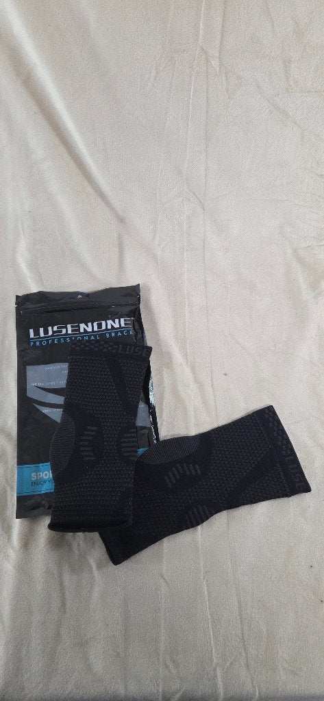 Lusenone elleboog  / knie brace maat S, Diversen, Ophalen of Verzenden, Nieuw