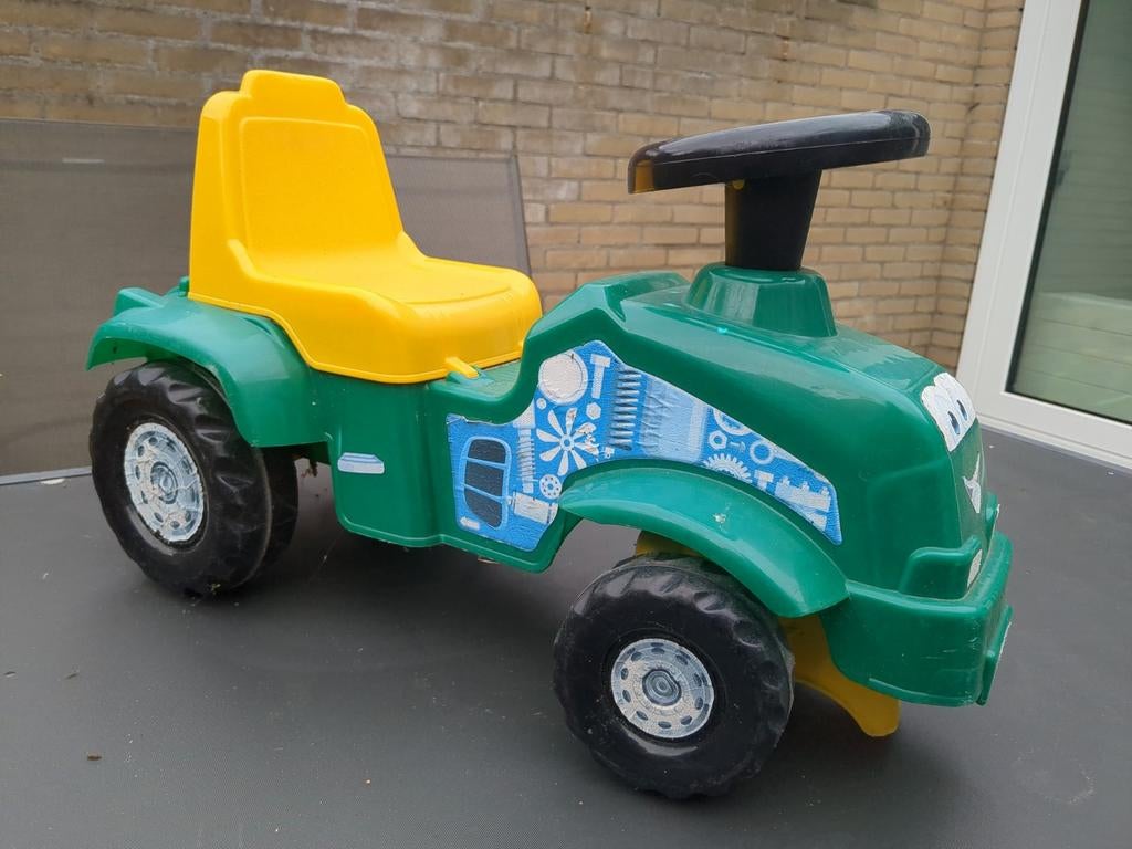 Groene loopauto tractor met geel zitje, Ophalen, Gebruikt
