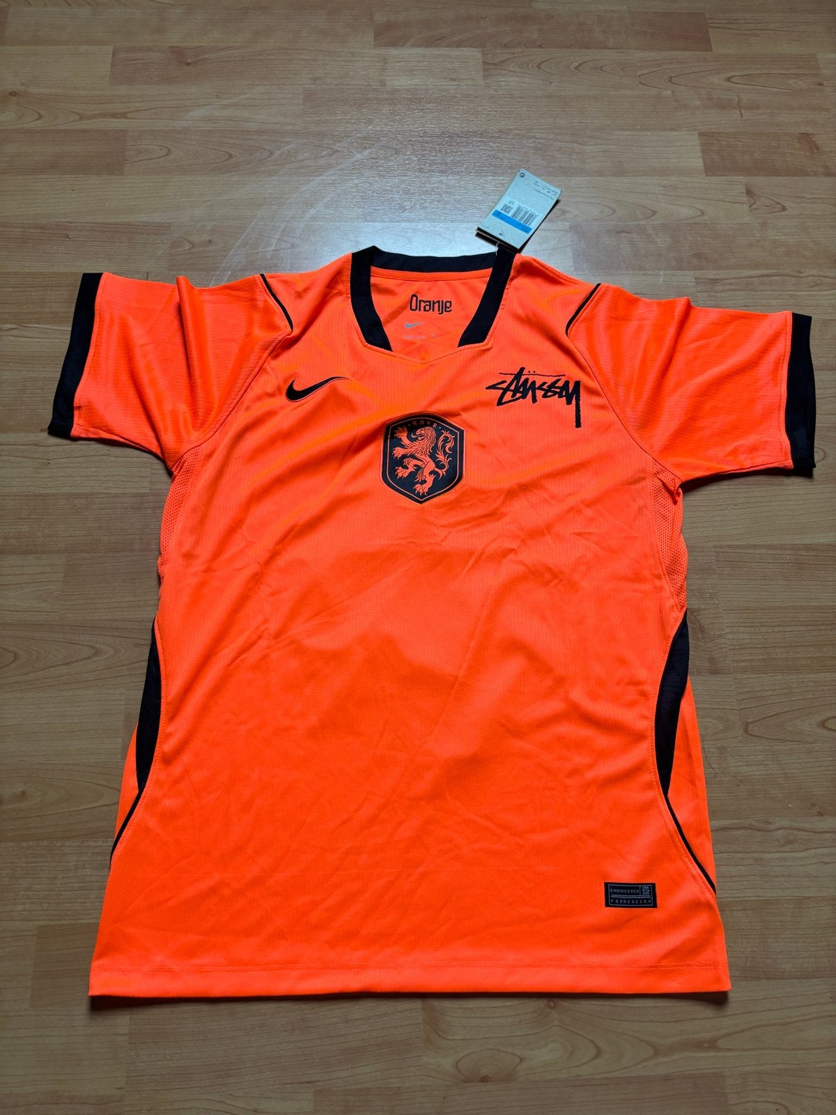 Nike x Stussy Oranje Voetbalshirt - Nieuw met labels, Maat M, Ophalen of Verzenden, Nieuw, Shirt