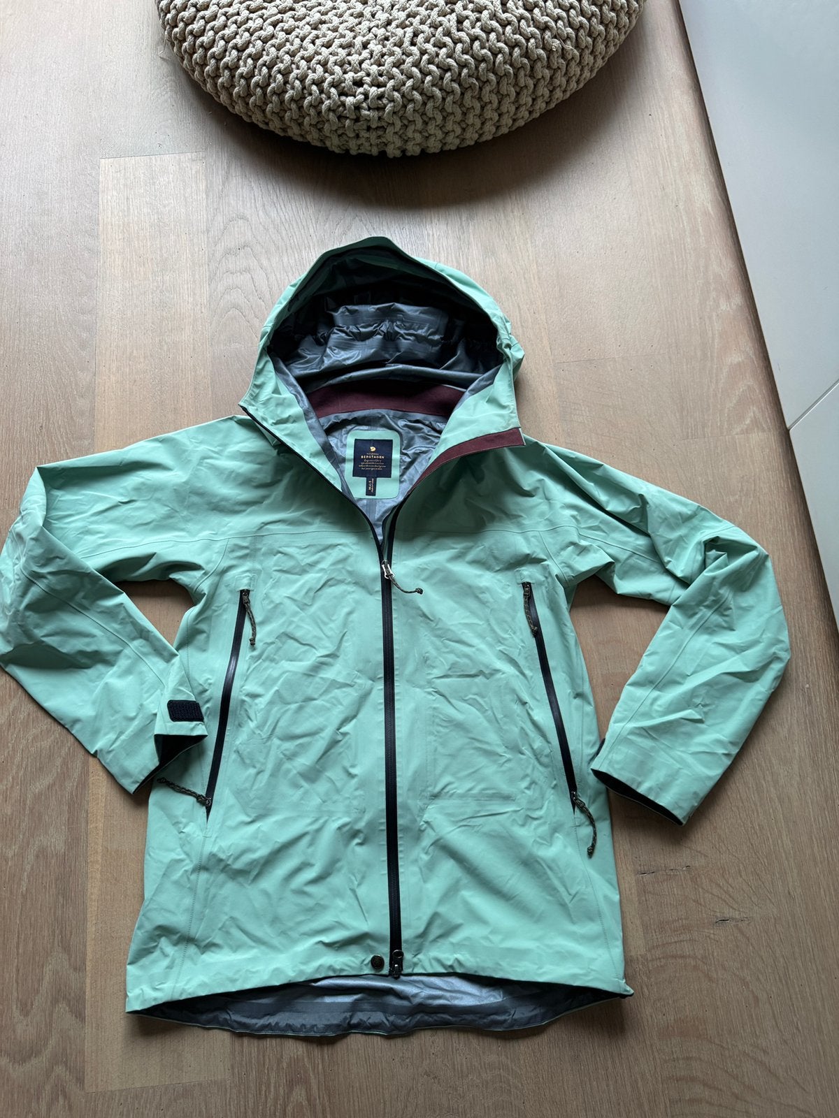 Nieuwstaat Fjallraven bergtagen gtx lite jacket maat s groen, Ophalen of Verzenden, Zo goed als nieuw, Maat 46 (S) of kleiner