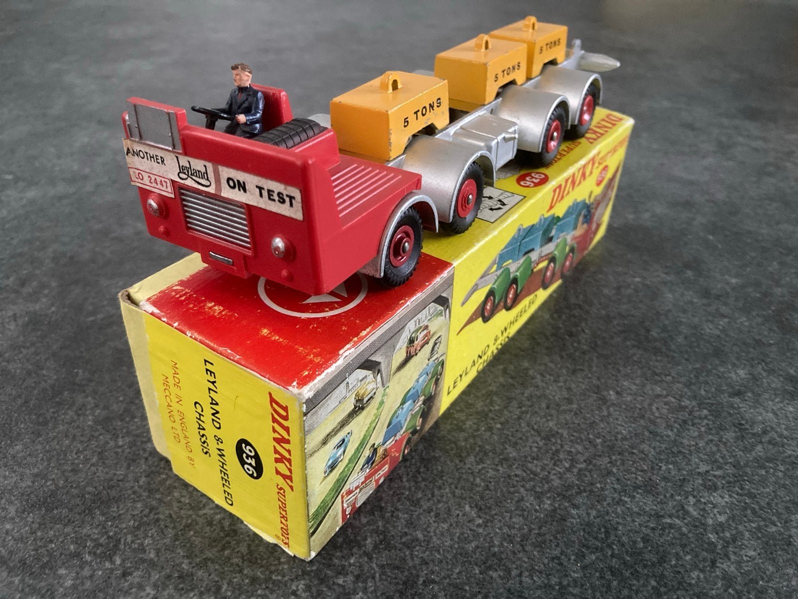 Dinky Supertoys 936 Leyland 8-wielig chassis met doos, Ophalen of Verzenden, Zo goed als nieuw, Auto, Dinky Toys