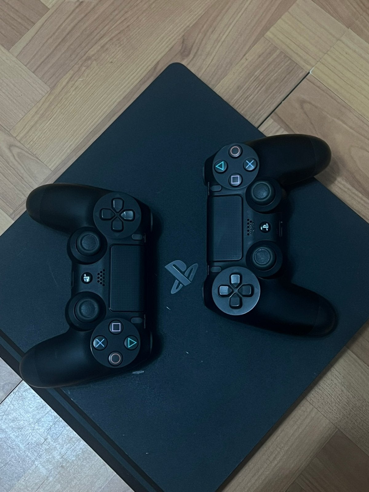 PS4 Slim (1TB) met 2 controllers en 8(of 9) spellen!!, Spelcomputers en Games, Spelcomputers | Sony PlayStation 4, Ophalen of Verzenden