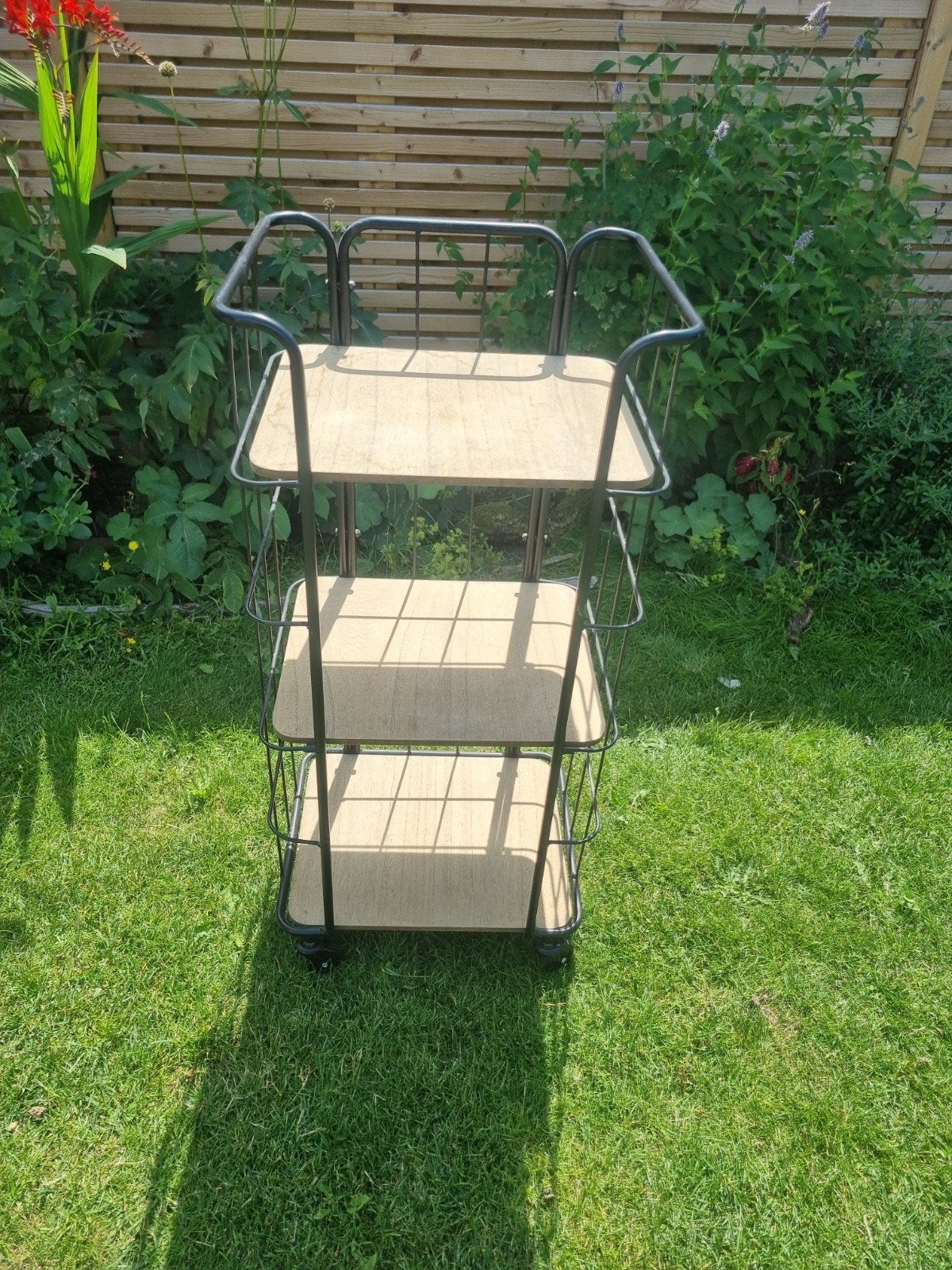 Verrijdbare trolley met 3 planken - Zwart metaal & hout, Huis en Inrichting, Ophalen of Verzenden, Zo goed als nieuw