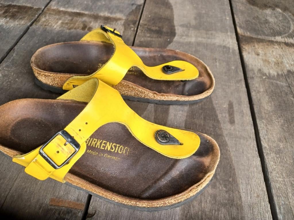 Gedragen gele Birkenstock slippers, maat 36, Slippers, Geel, Ophalen of Verzenden, Gedragen