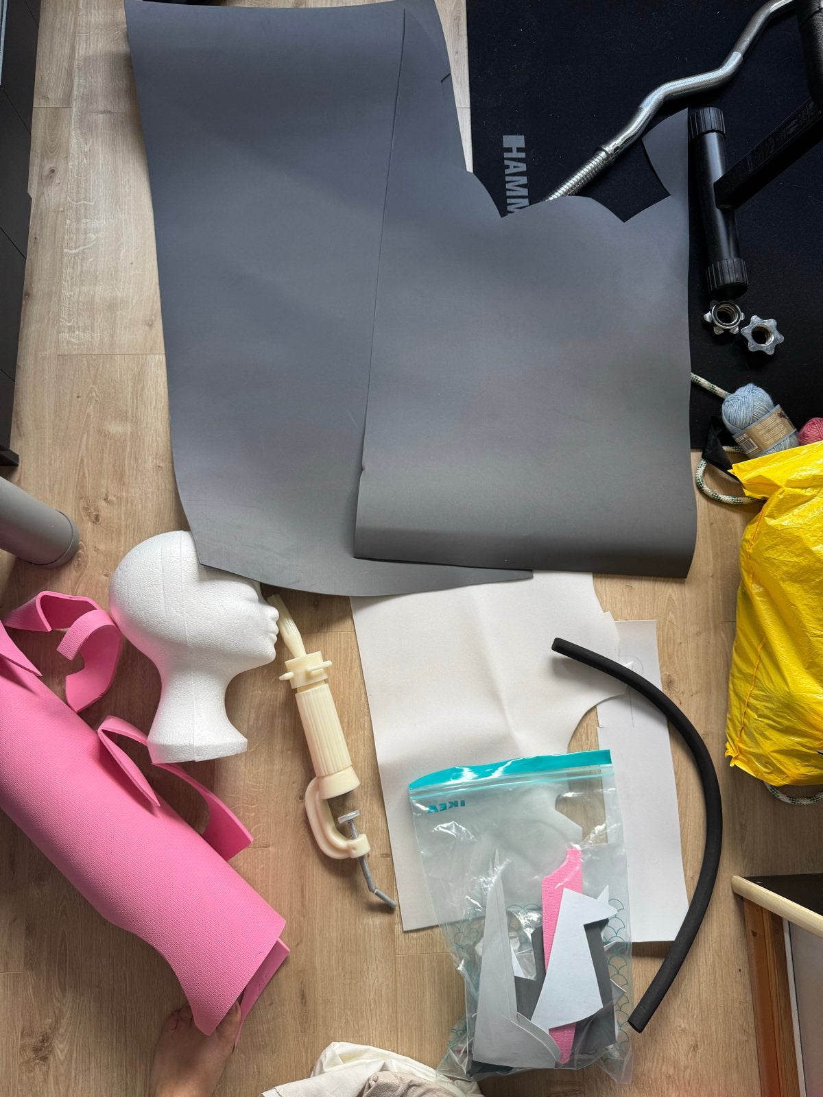 Cosplay material: EVA foam, stof en pruikenstandaard, Gebruikt, Meerkleurig, Ophalen of Verzenden, Kunststof