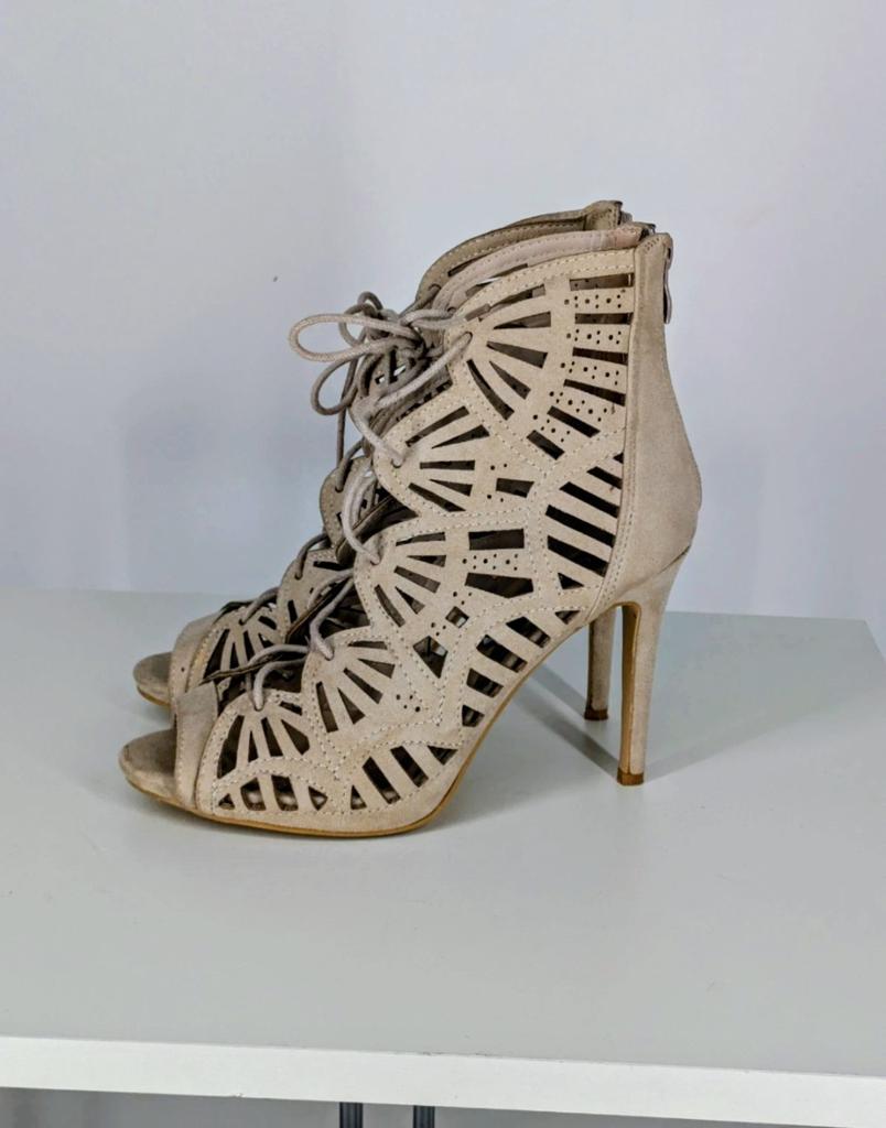 Chic Shoes Firenze Peep Toe Laarsjes Maat 39, Kleding | Dames, Schoenen, Gedragen, Schoenen met hoge hakken, Beige, Ophalen of Verzenden