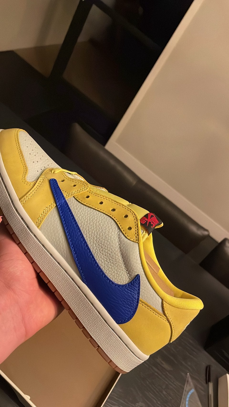 Nike X Travis scott X Air Jordan 1 Low og canary, Kleding | Heren, Schoenen, Overige kleuren, Nieuw, Ophalen of Verzenden, Sneakers of Gympen