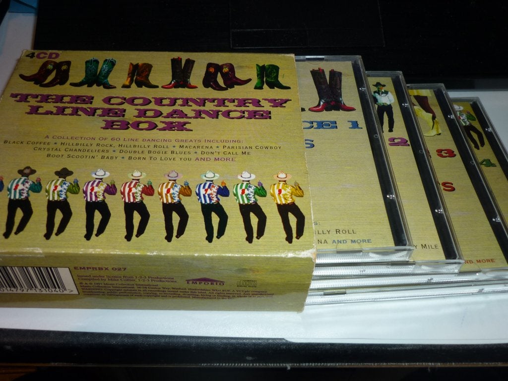 The Country Line Dance Box - 4CD Boxset, Boxset, Ophalen of Verzenden, Zo goed als nieuw, Inclusief doosje