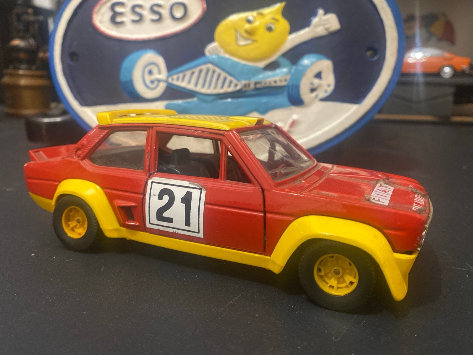 Fiat Abarth Rally 1/24 modelauto - Rood/Geel burago, Ophalen of Verzenden, Gebruikt, Auto, Overige merken