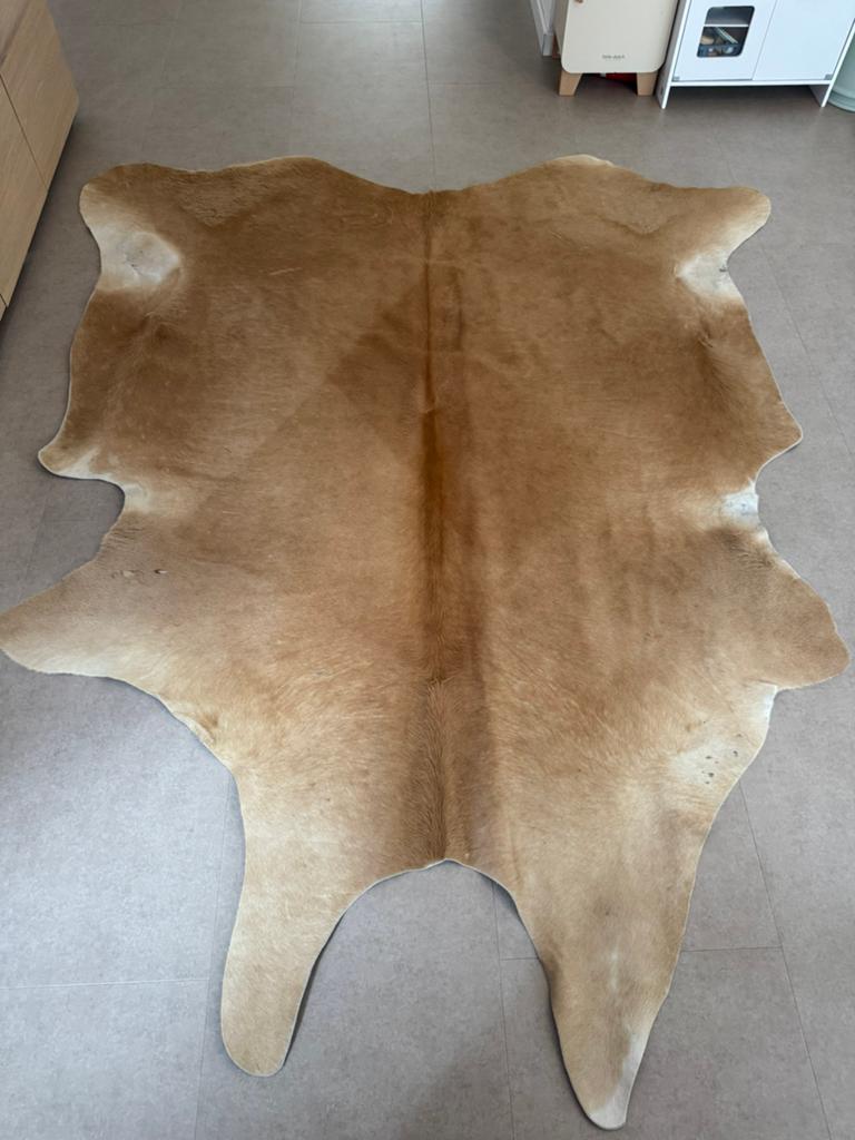 Koeienhuid vloerkleed, Huis en Inrichting, Stoffering | Tapijten en Kleden, Ophalen, 200 cm of meer, Zo goed als nieuw, 200 cm of meer