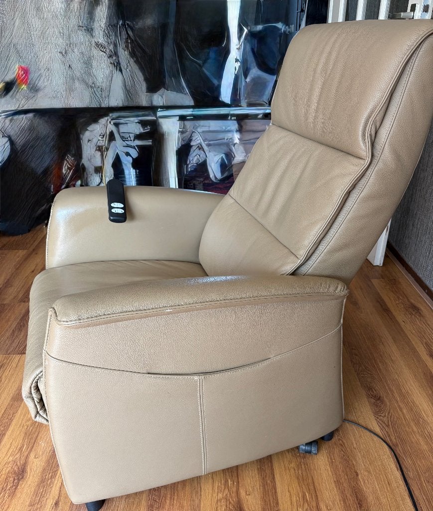 Fijne sta-op stoel, Huis en Inrichting, Fauteuils, Ophalen, Zo goed als nieuw, 50 tot 75 cm, Leer