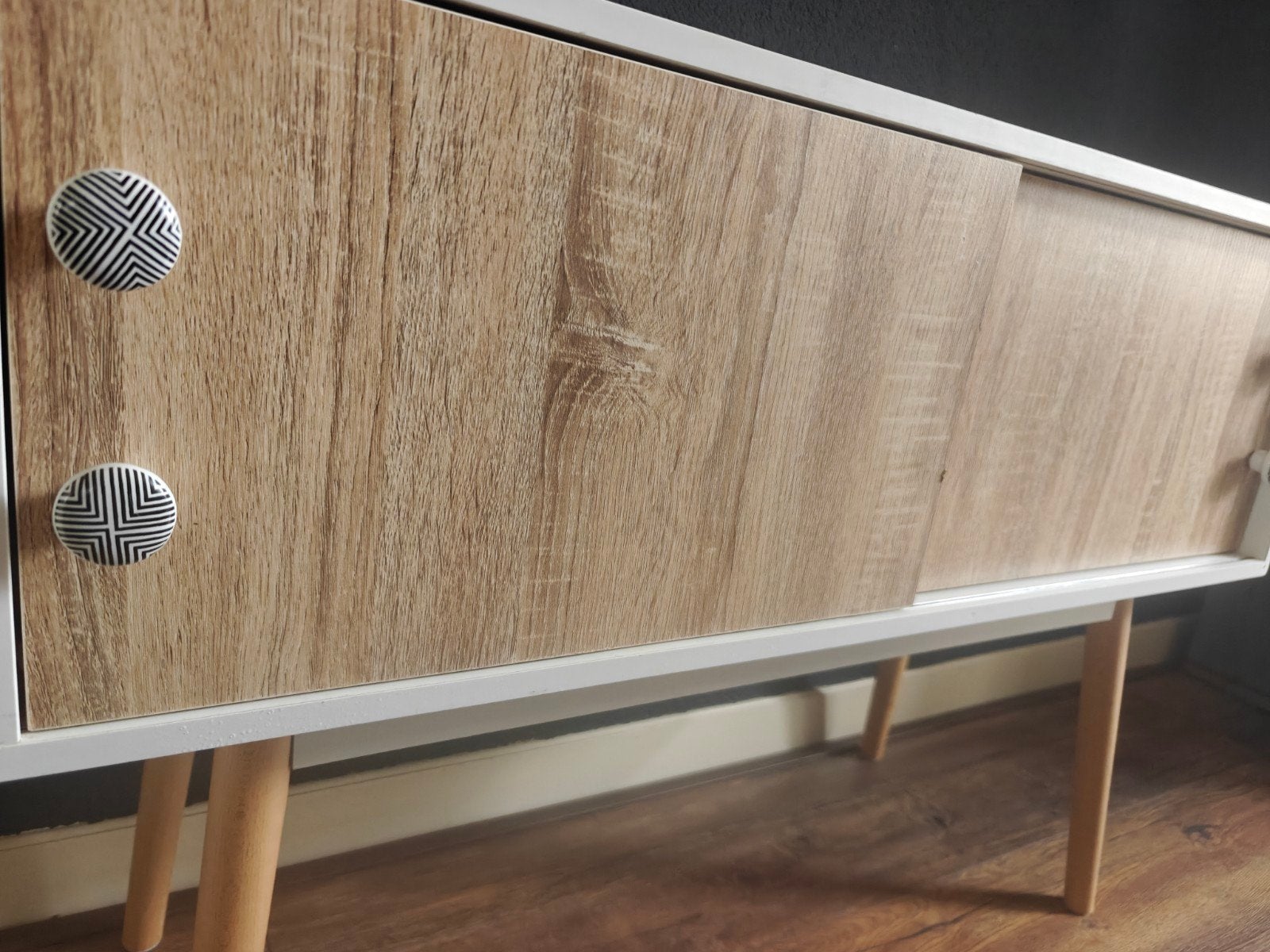 Retro dressoir met schuifdeuren – Scandinavische stijl, Huis en Inrichting, Ophalen, Scandinavisch, 50 tot 100 cm, 25 tot 50 cm