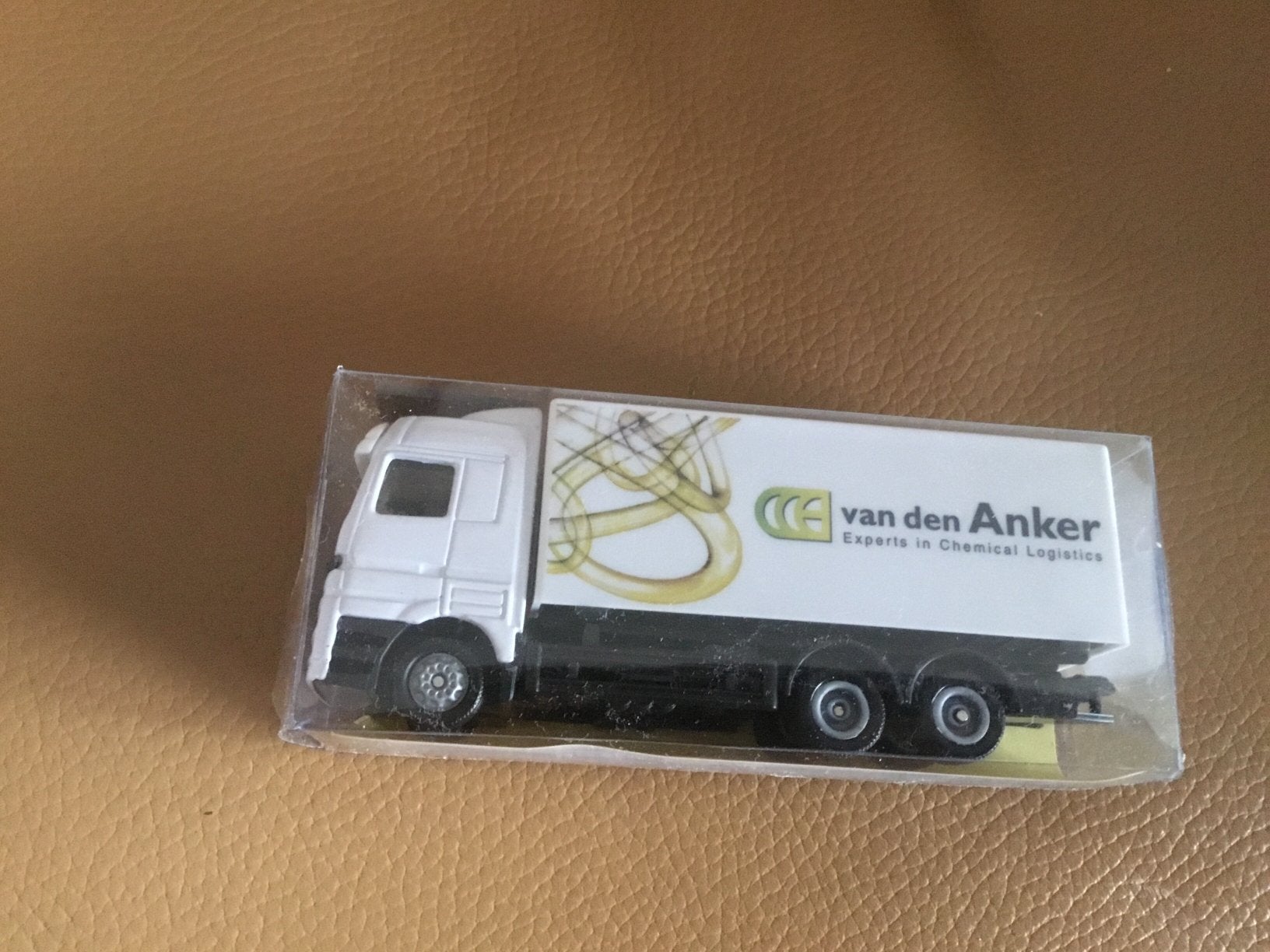 Nieuw 2 vrachtwagens de zelfde in doos( zie omschrijving), Ophalen, Nieuw, Bus of Vrachtwagen, Overige merken