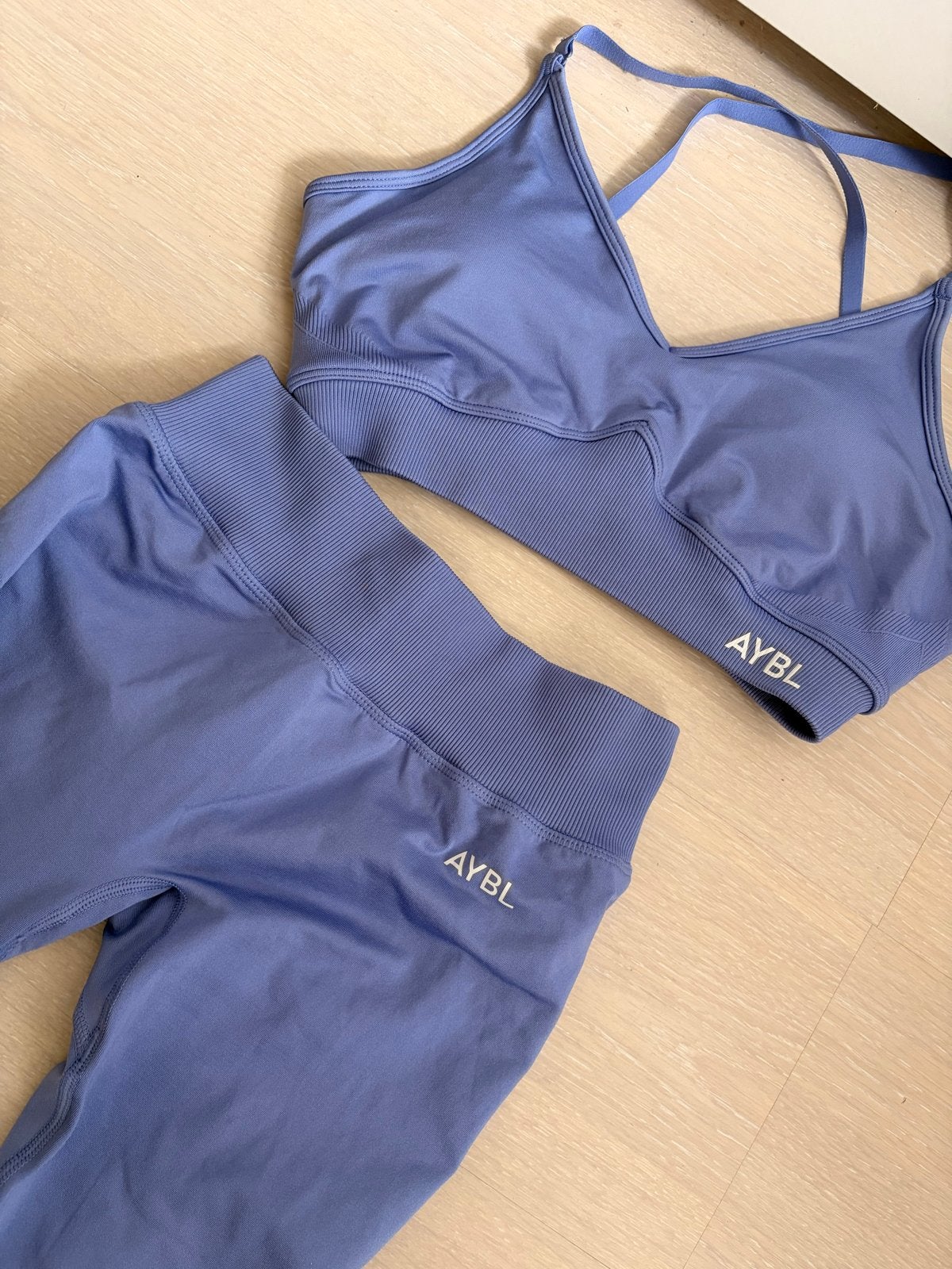 Nieuwe AYBL sportset - Top M, Broek S - Nooit gedragen, Blauw, Nieuw, Ophalen of Verzenden, Fitness of Aerobics