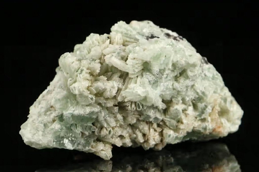 Zéér zeldzame TARBUTTIET kristalgroep uit de Skorpion mijn., Verzamelen, Mineralen en Fossielen, Mineraal, Ophalen of Verzenden