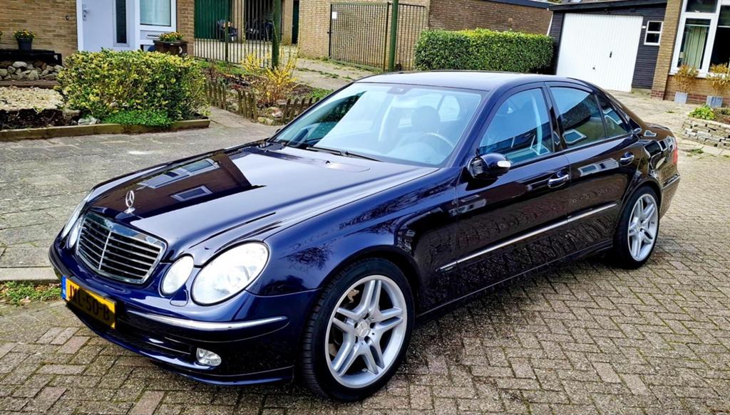 Mercedes-Benz E500 v8 2004, Auto's, Mercedes-Benz, Automaat, Stoelverwarming, Blauw, Leder