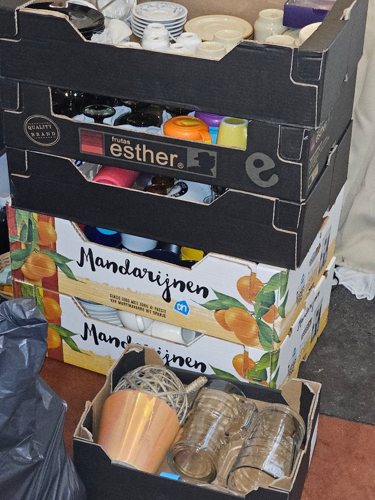 Gratis : Meer dan 10 dozen rommelmarktspullen, Ophalen, Gebruikt