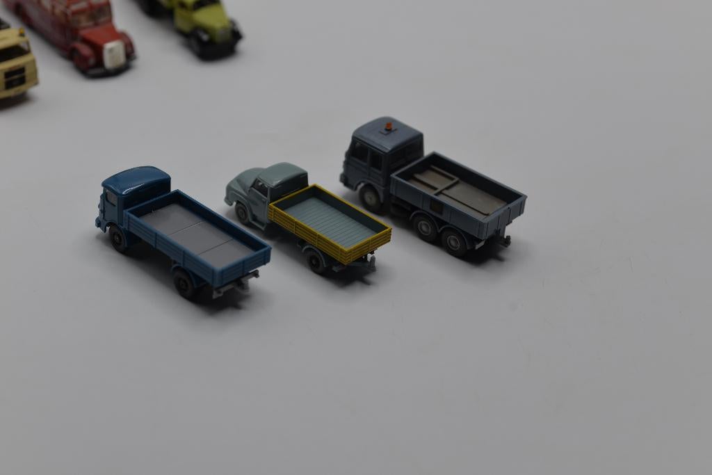 Setje diverse vrachtwagens en een bus 1:87 o.a. Wiking, Hobby en Vrije tijd, Modelauto's | 1:87, Overige merken, Gebruikt, Wiking