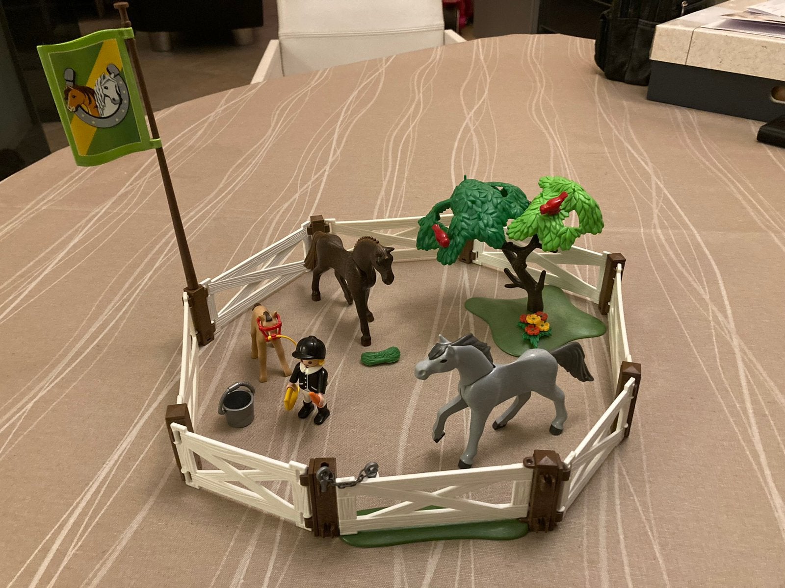 Playmobil country paarden weide 6931, Kinderen en Baby's, Speelgoed | Playmobil, Ophalen of Verzenden, Zo goed als nieuw