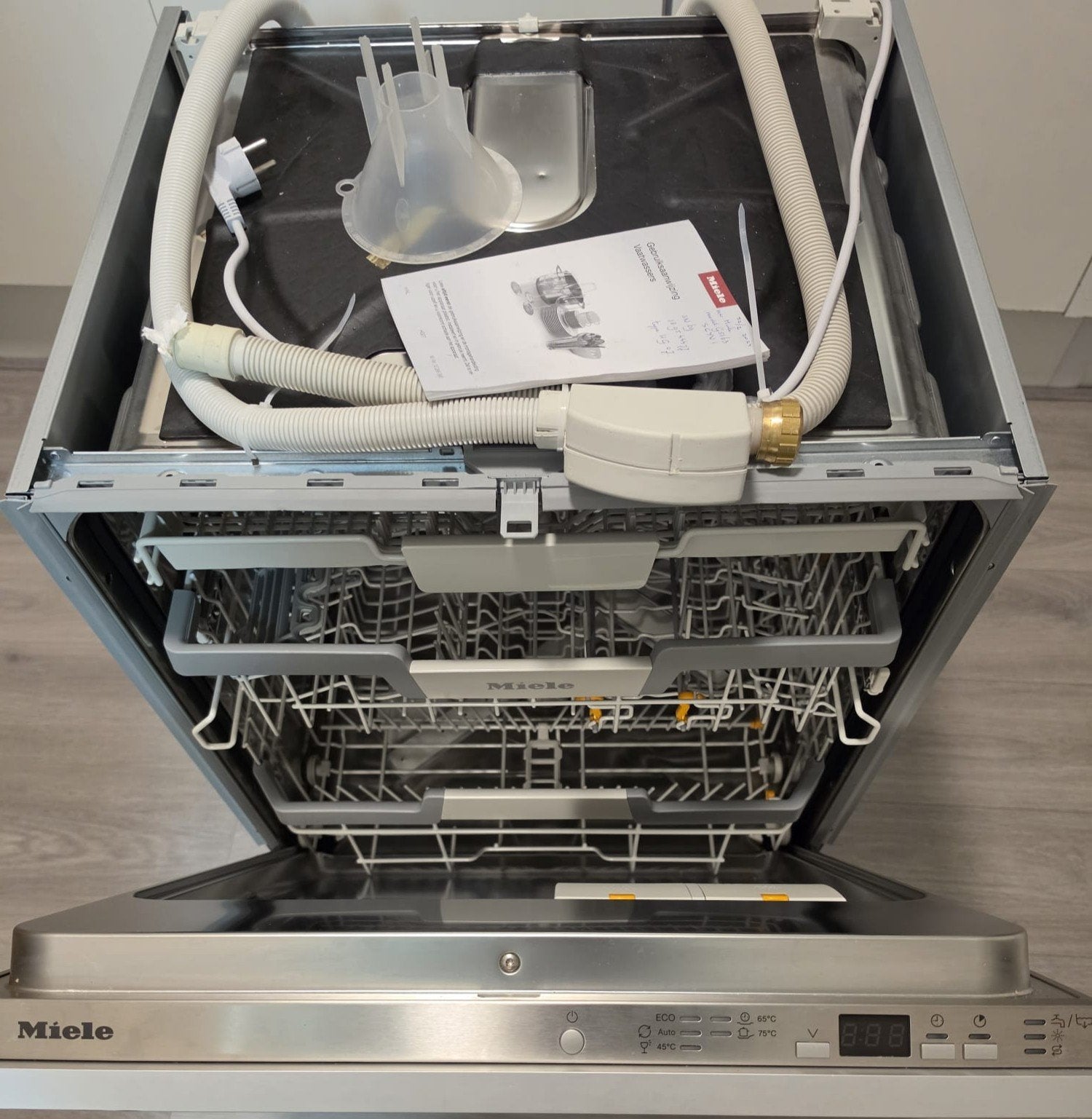 Foto 7 van Een Luxe Volledig inbouw Miele vaatwasser (uit 2024)