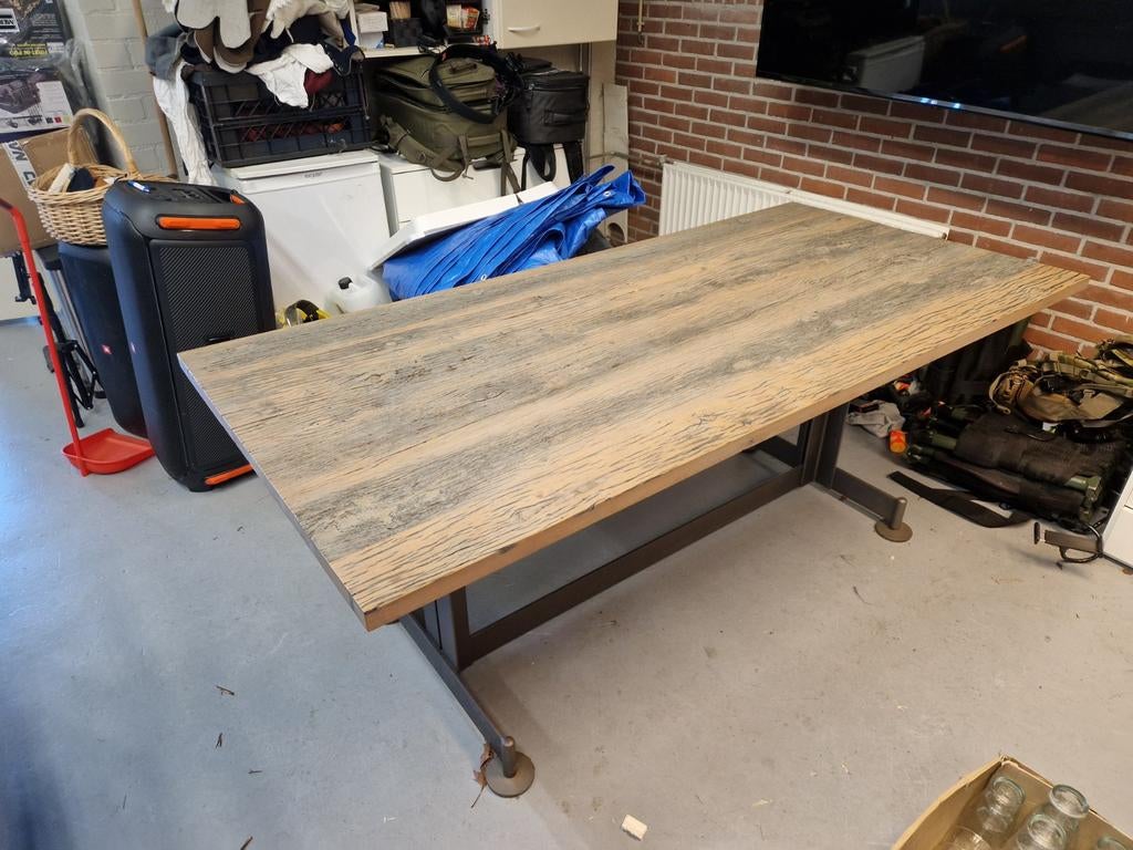 Robuuste houten eettafel met stalen onderstel - 190x90x76cm, Gebruikt, 50 tot 100 cm, Vijf personen of meer, 150 tot 200 cm