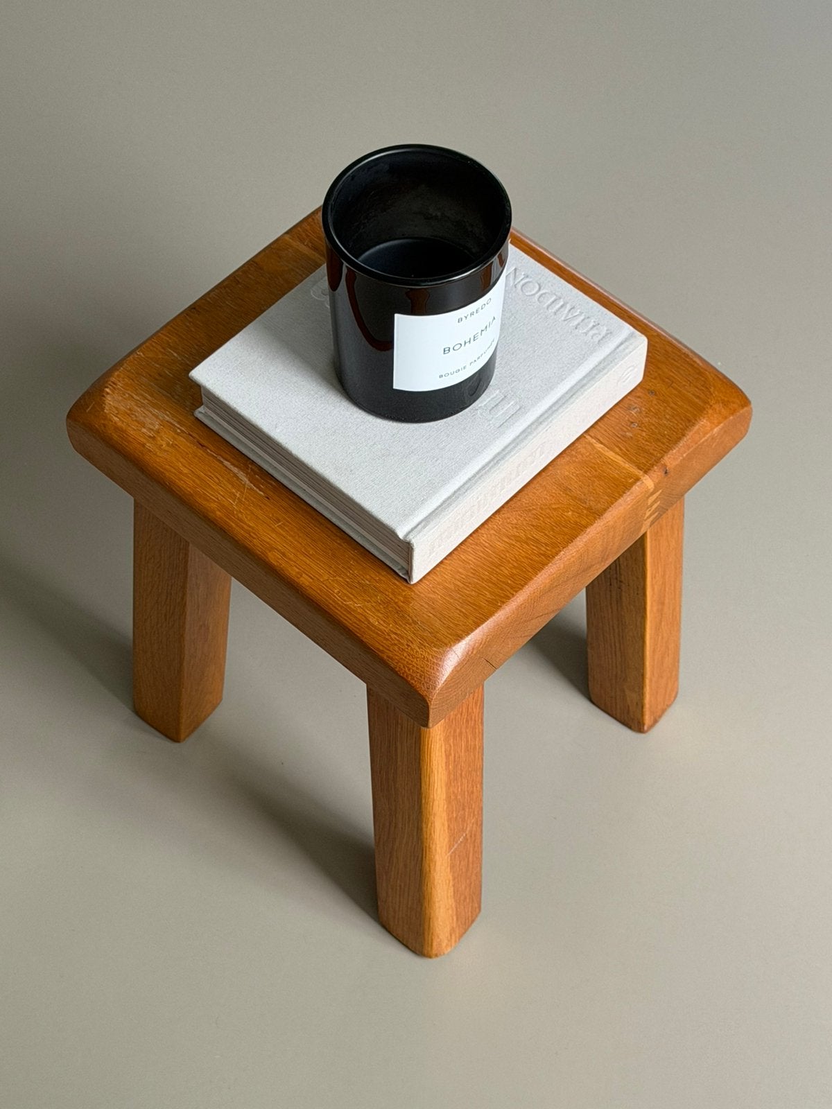 Vintage Brutalist massief houten krukje bijzettafel eiken, Verzenden, Gebruikt, Hout